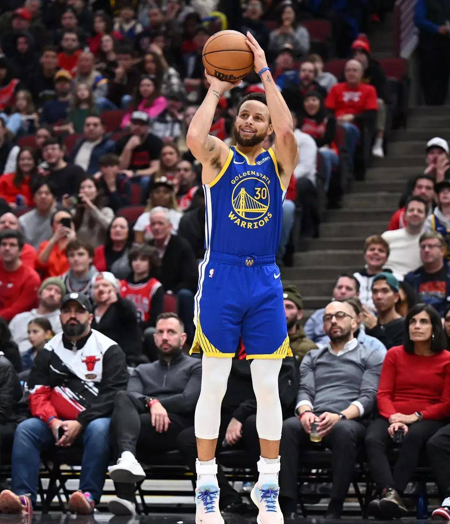 更是在拉近 更是在拉近