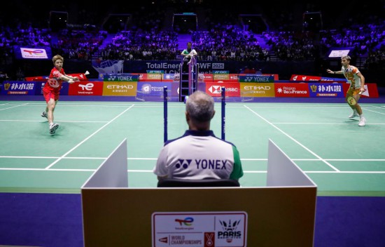 以脚尖或手 以脚尖或手